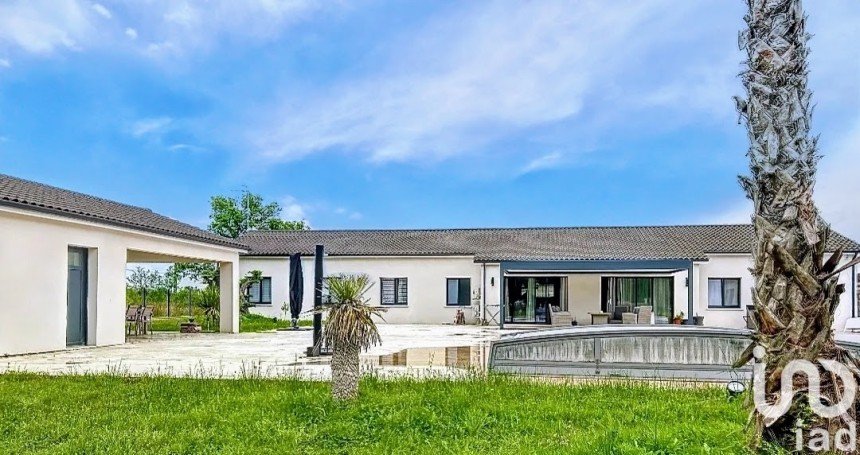 Maison traditionnelle 11 pièces de 249 m² à Montpon-Ménestérol (24700)