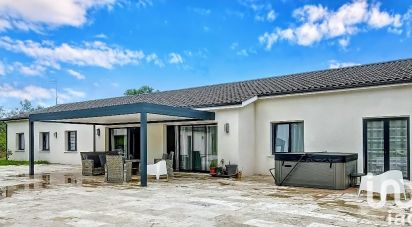 Maison traditionnelle 11 pièces de 249 m² à Montpon-Ménestérol (24700)