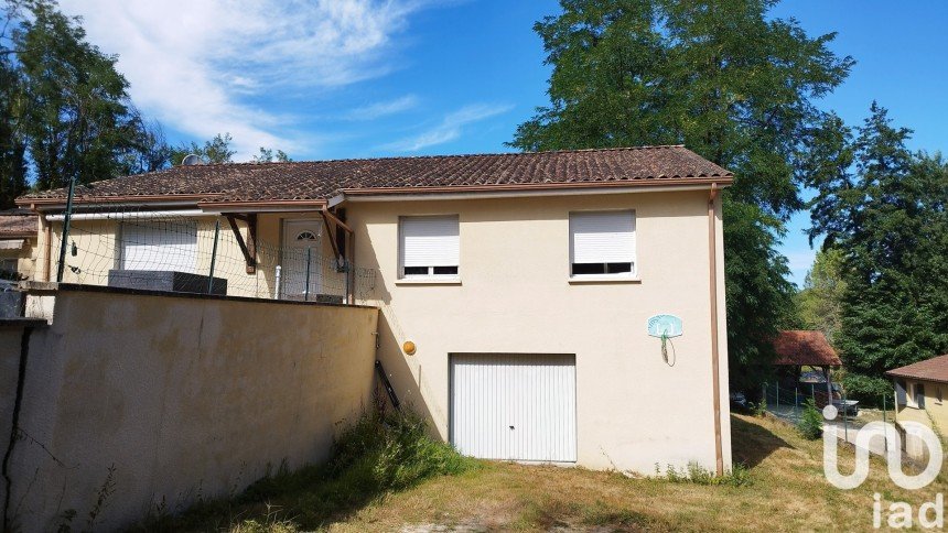 Traditional house 4 rooms of 130 m² in Bergerac (24100)