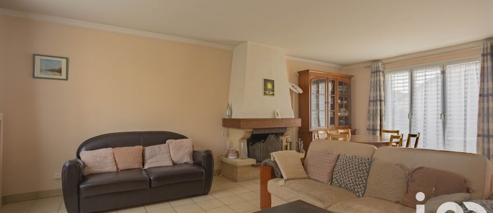 House 5 rooms of 107 m² in Courcouronnes (91080)