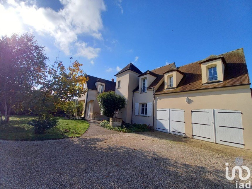 House 8 rooms of 220 m² in Saint-Maurice-Montcouronne (91530)