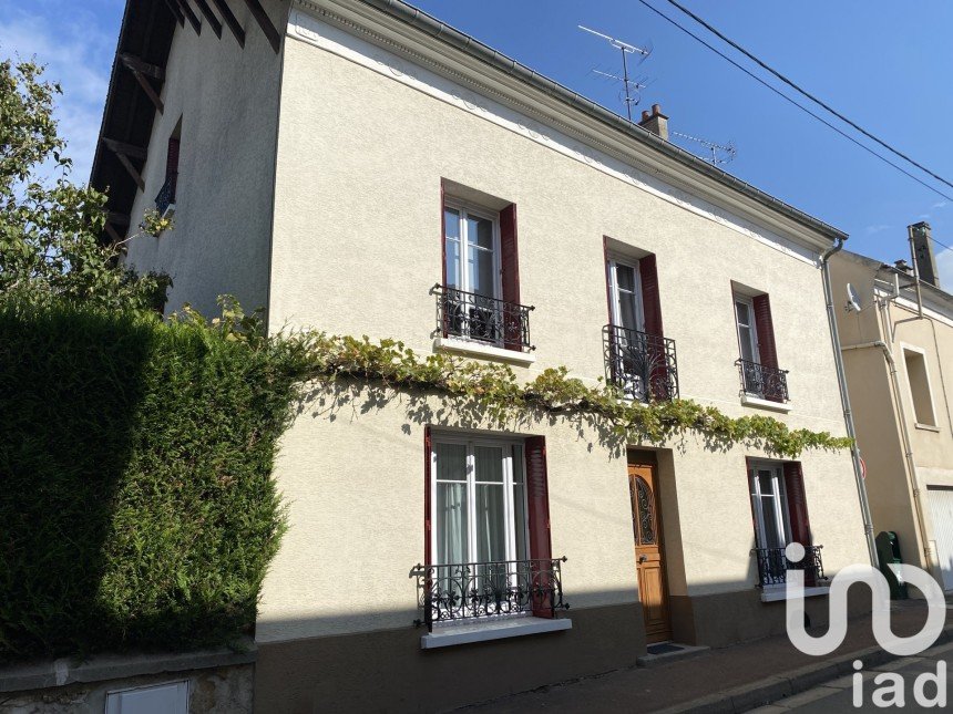 Town house 8 rooms of 213 m² in Quincy-Voisins (77860)