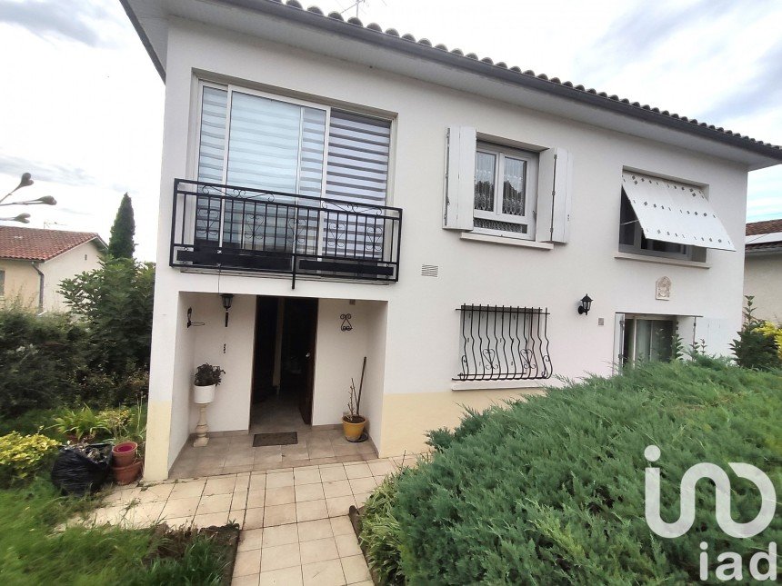 Traditional house 3 rooms of 120 m² in Bon-Encontre (47240)