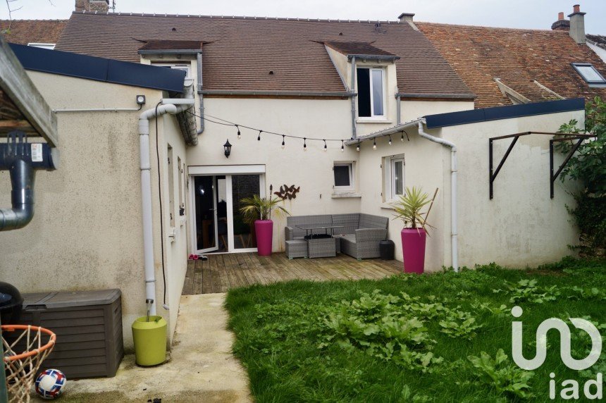 Traditional house 5 rooms of 97 m² in Ozouer-le-Voulgis (77390)