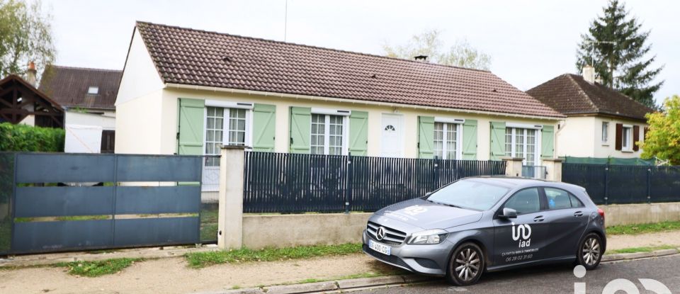 Maison traditionnelle 4 pièces de 98 m² à Fay-aux-Loges (45450)