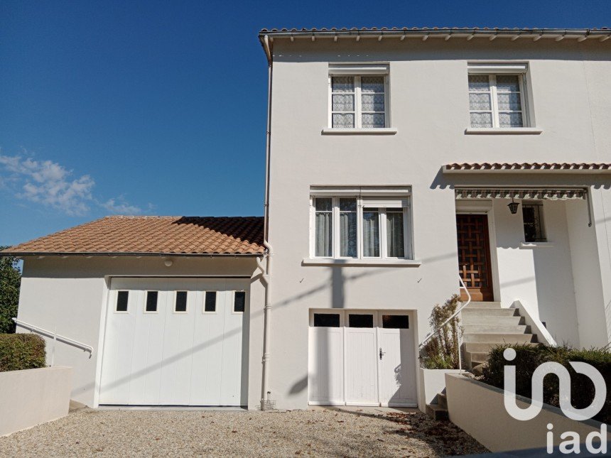 Maison traditionnelle 5 pièces de 92 m² à Mauzé-sur-le-Mignon (79210)