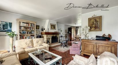 Traditional house 7 rooms of 185 m² in Nogent-le-Roi (28210)