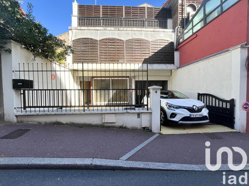 Building in Suresnes (92150) of 270 m²