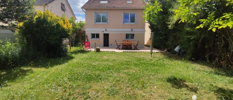 Maison traditionnelle 4 pièces de 170 m² à Livry-Gargan (93190)