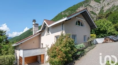 House 7 rooms of 222 m² in La Tronche (38700)