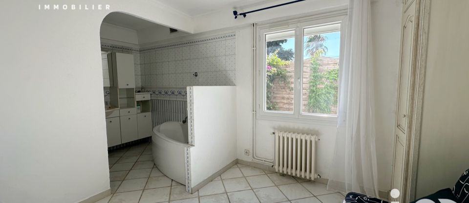 Traditional house 4 rooms of 110 m² in Six-Fours-les-Plages (83140)