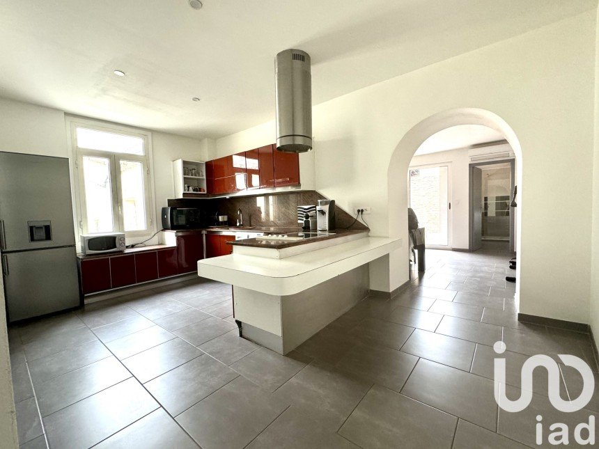 Building in Uchaud (30620) of 123 m²