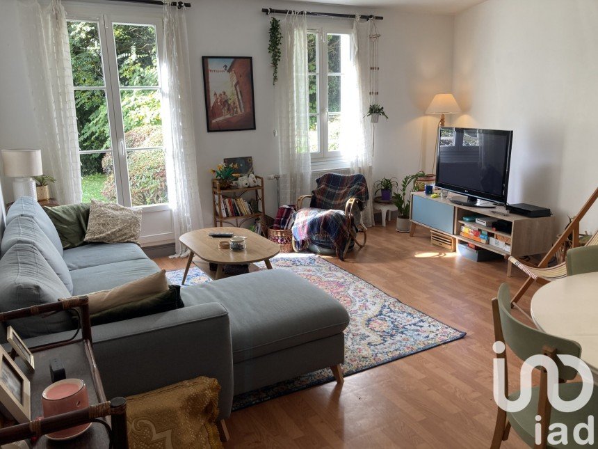 Apartment 3 rooms of 64 m² in Chartres (28000)