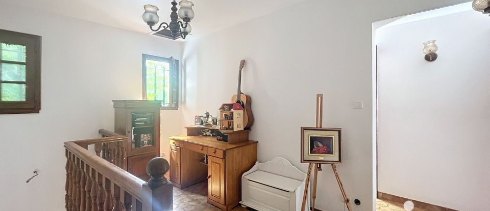 House 4 rooms of 142 m² in Aix-en-Provence (13100)