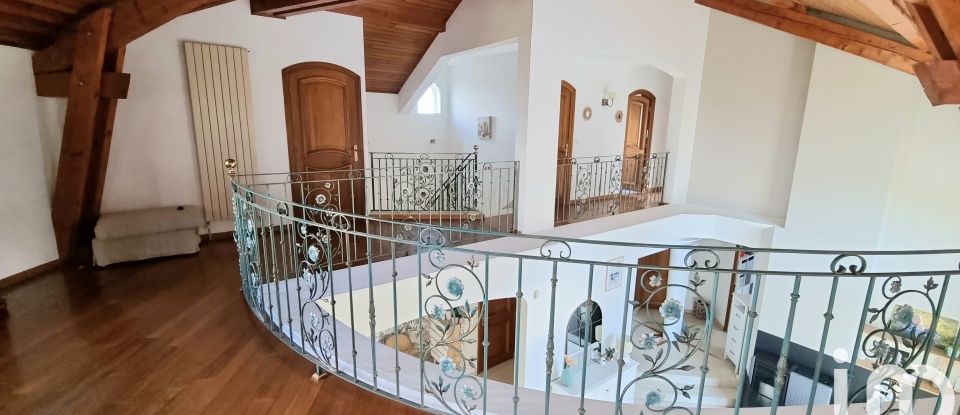 Traditional house 8 rooms of 245 m² in Châteauneuf (42800)