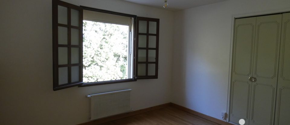 Maison 5 pièces de 104 m² à Bollène (84500)