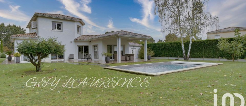 Traditional house 7 rooms of 133 m² in Pessac (33600)