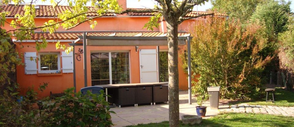 House 4 rooms of 95 m² in Saint-Hilaire-la-Forêt (85440)