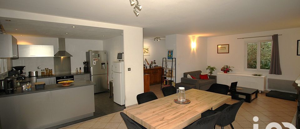 Maison 5 pièces de 132 m² à Coudoux (13111)