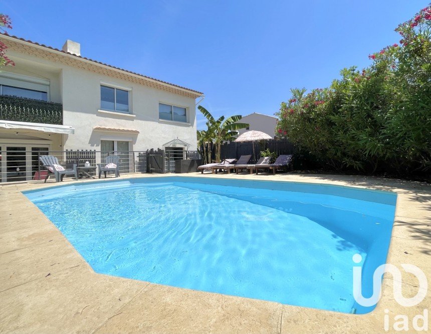 House 9 rooms of 216 m² in Six-Fours-les-Plages (83140)