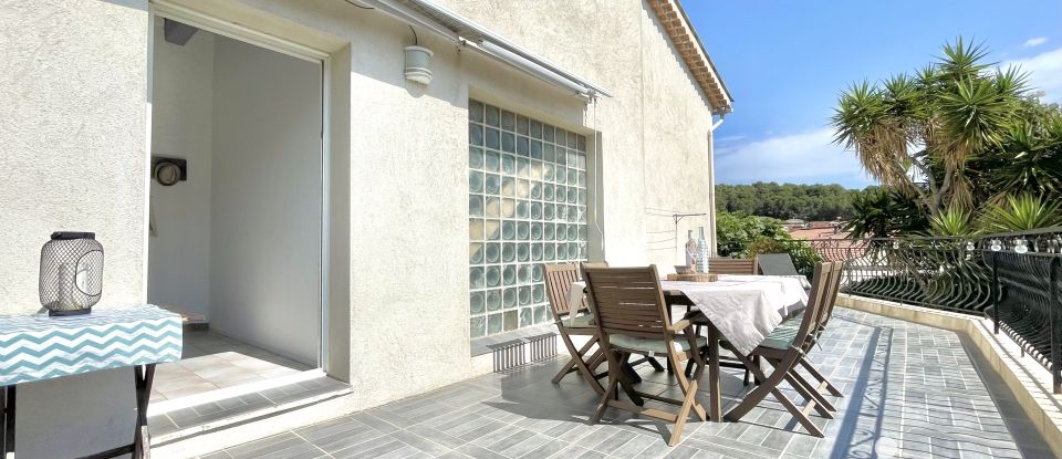 House 9 rooms of 216 m² in Six-Fours-les-Plages (83140)