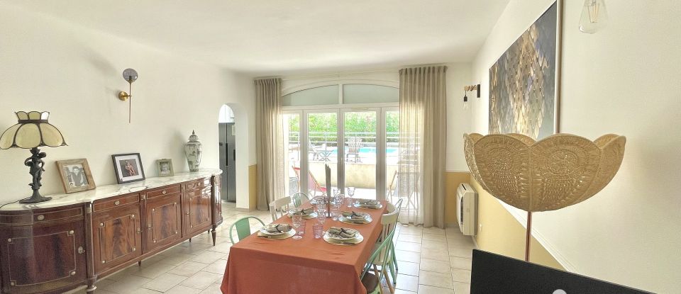 House 9 rooms of 216 m² in Six-Fours-les-Plages (83140)