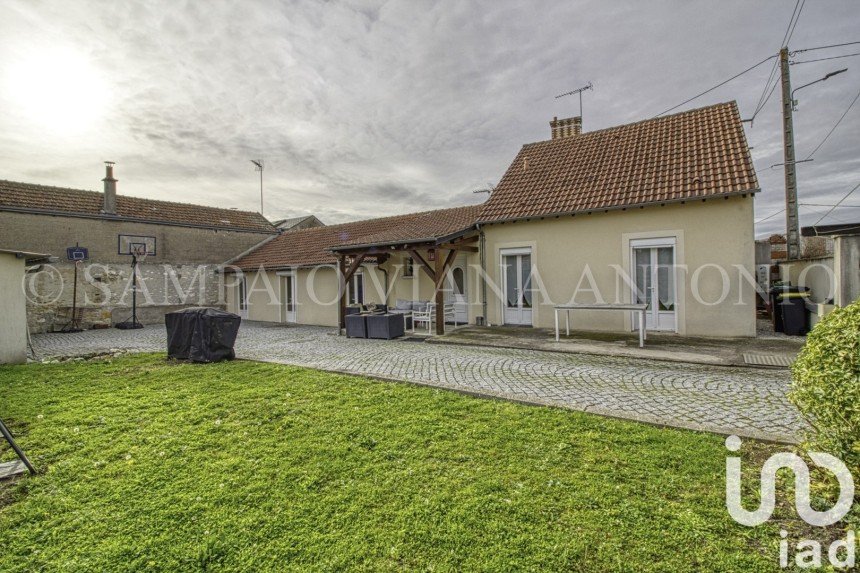 Traditional house 6 rooms of 127 m² in Puiseaux (45390)