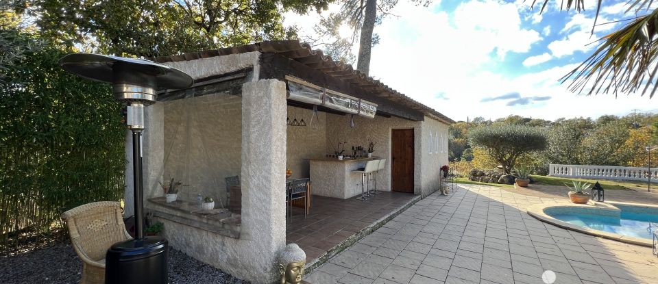 House 8 rooms of 243 m² in Saint-Paul-en-Forêt (83440)