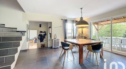 Maison 7 pièces de 270 m² à Saint-Genis-les-Ollières (69290)