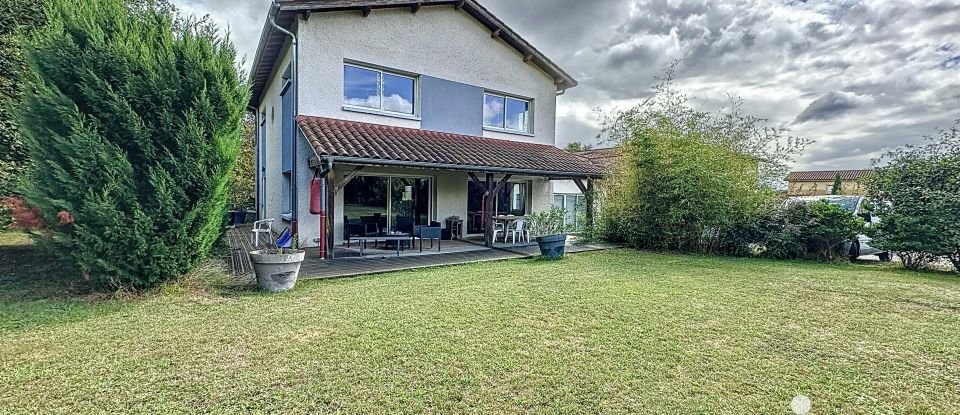 Maison 7 pièces de 270 m² à Saint-Genis-les-Ollières (69290)