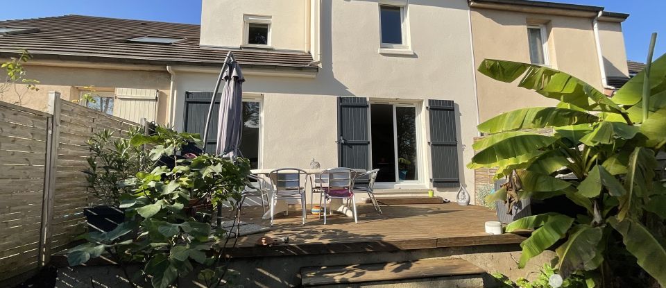 House 4 rooms of 96 m² in Saint-Thibault-des-Vignes (77400)