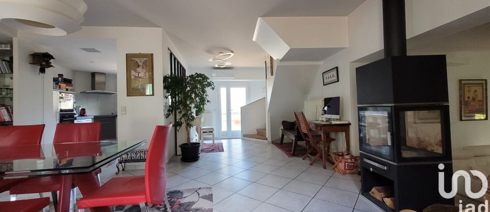 Maison 7 pièces de 154 m² à Crolles (38920)