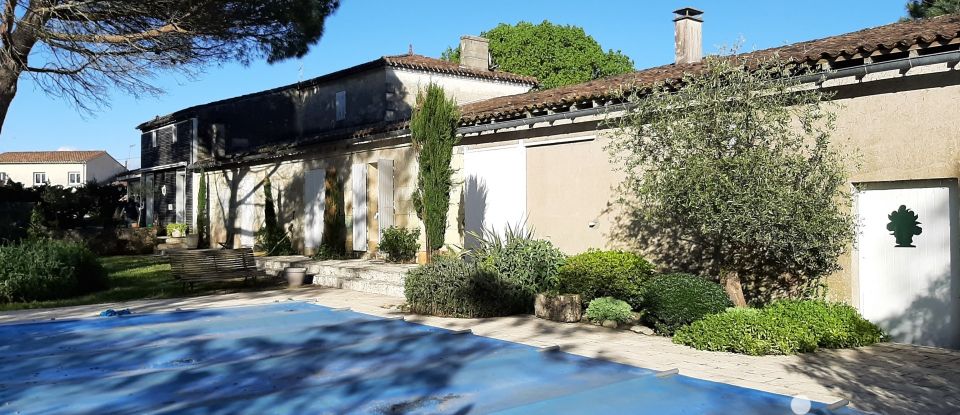 House 10 rooms of 315 m² in Les Billaux (33500)