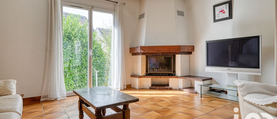 Traditional house 6 rooms of 130 m² in Boissy-Saint-Léger (94470)