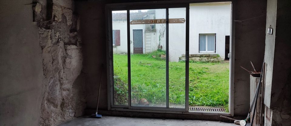 House 5 rooms of 86 m² in Curçay-sur-Dive (86120)