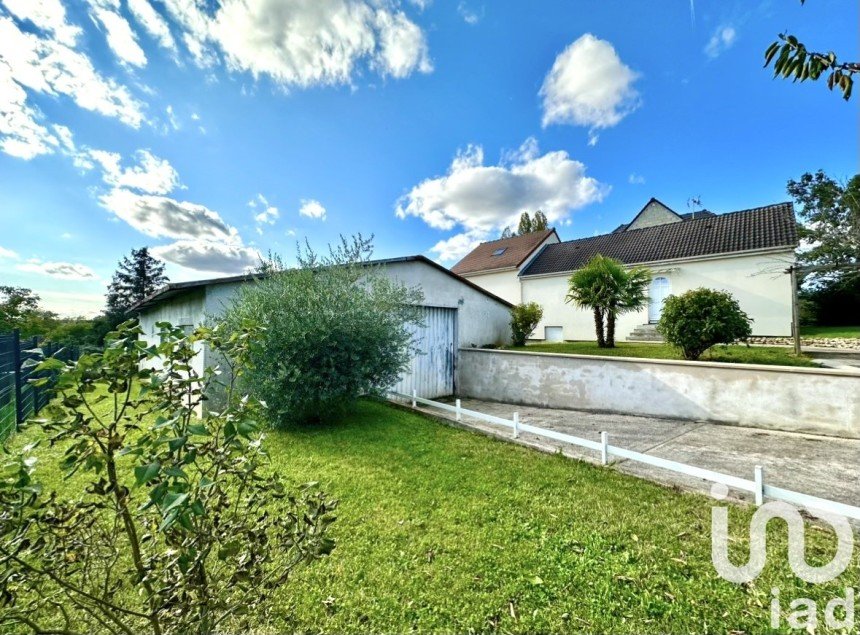 House 6 rooms of 159 m² in Périgny (94520)