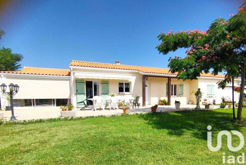 House 6 rooms of 150 m² in Saujon (17600)