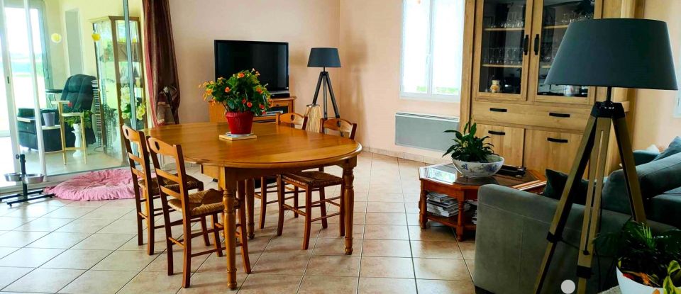 House 6 rooms of 150 m² in Saujon (17600)