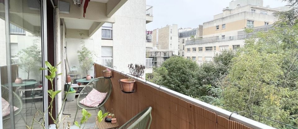 Appartement 3 pièces de 81 m² à Paris (75011)