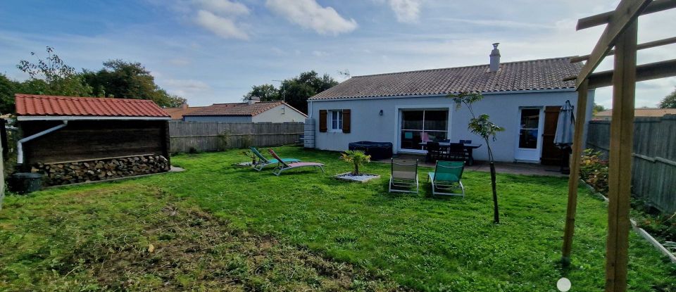 Traditional house 5 rooms of 101 m² in Saint-Julien-des-Landes (85150)