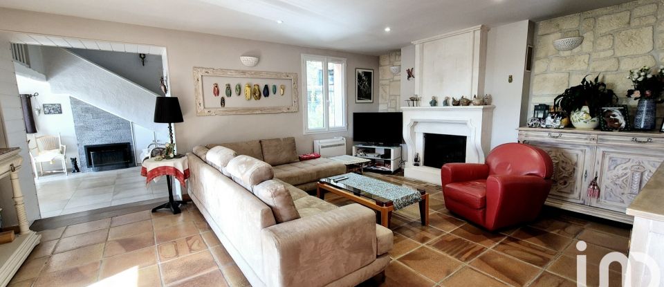 Traditional house 4 rooms of 135 m² in L'Isle-sur-la-Sorgue (84800)