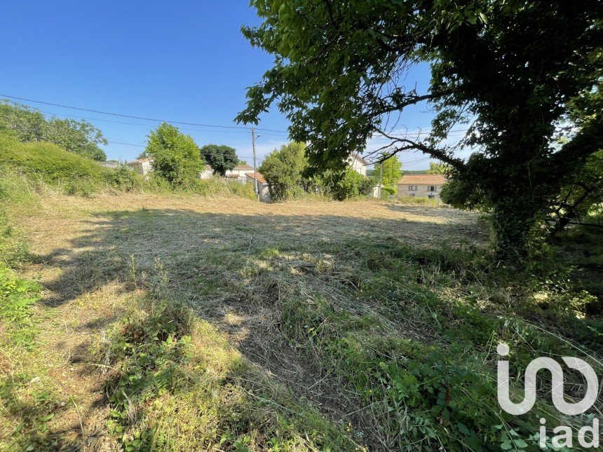 Terrain de 815 m² à Roullet-Saint-Estèphe (16440)