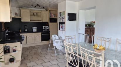 Country home 6 rooms of 169 m² in Saint-Saviol (86400)