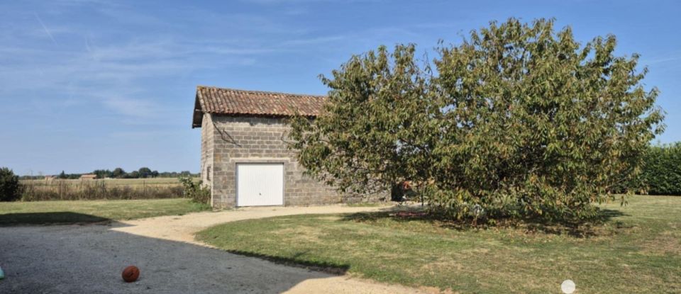 Maison de campagne 6 pièces de 169 m² à Saint-Saviol (86400)