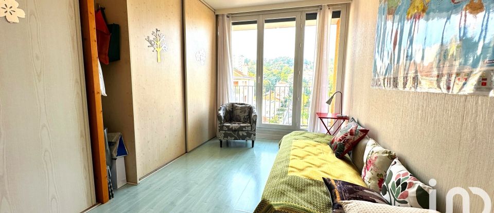 Appartement 4 pièces de 77 m² à Saint-Étienne (42000)