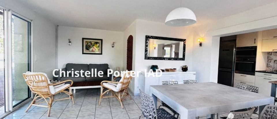 House 6 rooms of 119 m² in Six-Fours-les-Plages (83140)