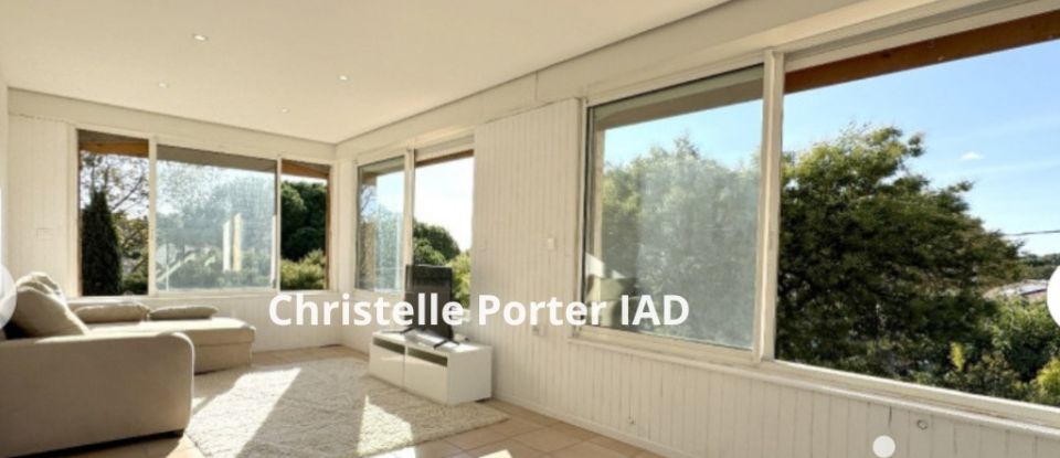 House 6 rooms of 119 m² in Six-Fours-les-Plages (83140)