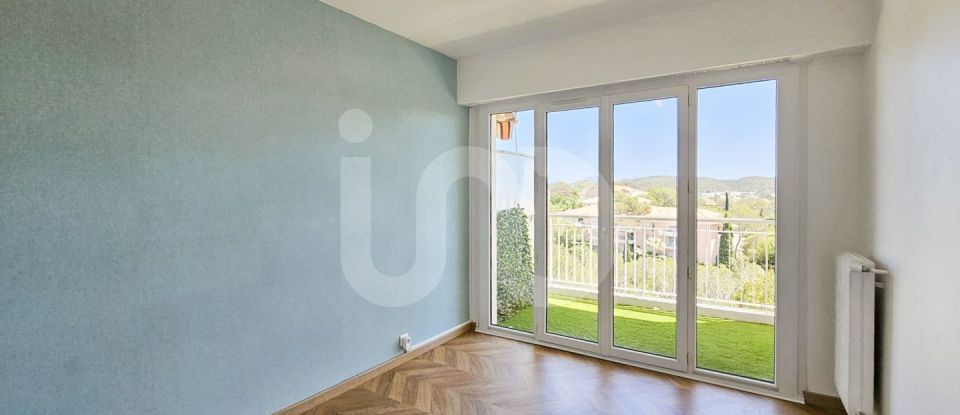 Apartment 3 rooms of 74 m² in Saint-Raphaël (83700)