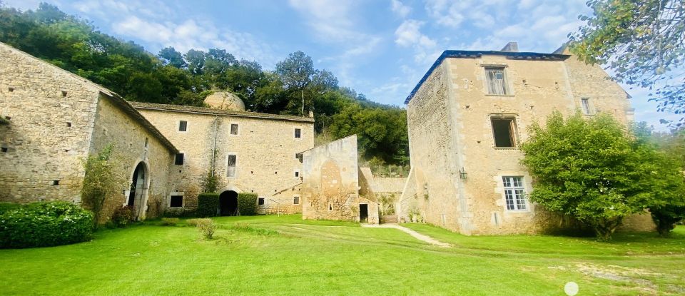 Castle 9 rooms of 374 m² in Iteuil (86240)