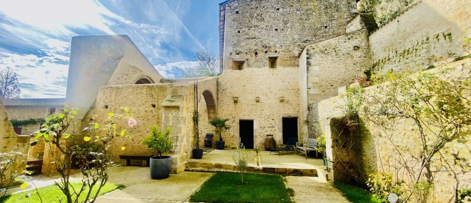 Castle 9 rooms of 374 m² in Iteuil (86240)